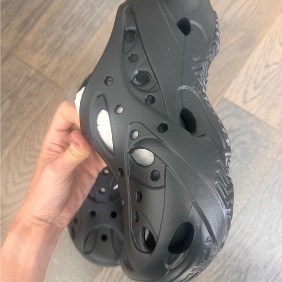 Crocs Caged Clogs in black - Picture 5 of 6